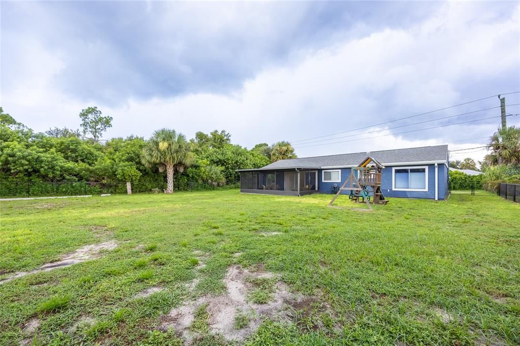 For Sale: $289,314 (2 beds, 2 baths, 1330 Square Feet)