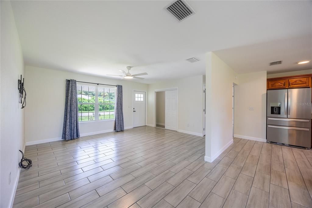 For Sale: $289,314 (2 beds, 2 baths, 1330 Square Feet)