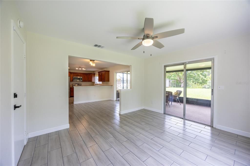 For Sale: $289,314 (2 beds, 2 baths, 1330 Square Feet)