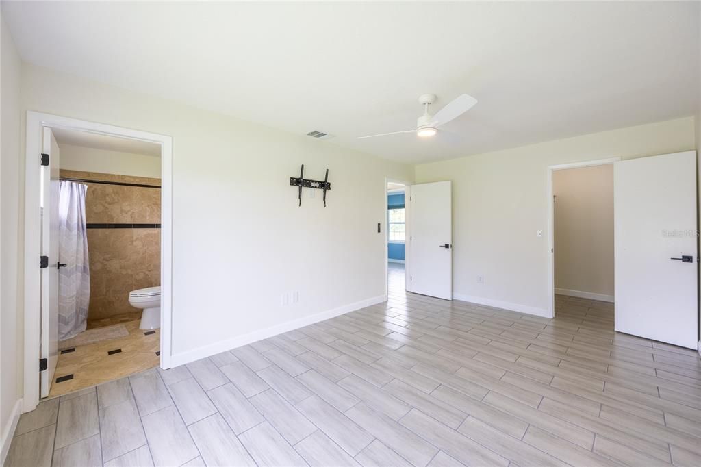 For Sale: $289,314 (2 beds, 2 baths, 1330 Square Feet)