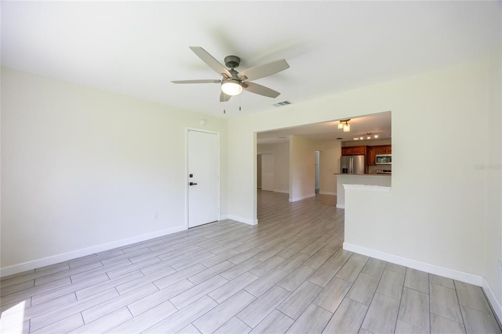 For Sale: $289,314 (2 beds, 2 baths, 1330 Square Feet)