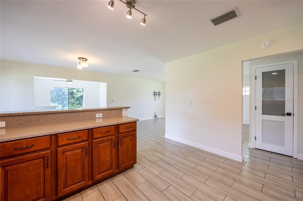 For Sale: $289,314 (2 beds, 2 baths, 1330 Square Feet)