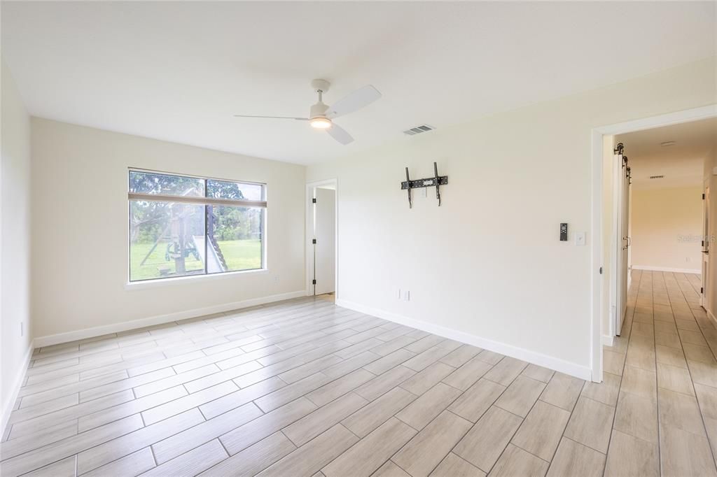 For Sale: $289,314 (2 beds, 2 baths, 1330 Square Feet)