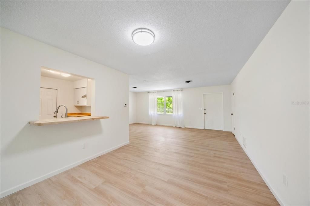 For Sale: $399,000 (3 beds, 2 baths, 1584 Square Feet)