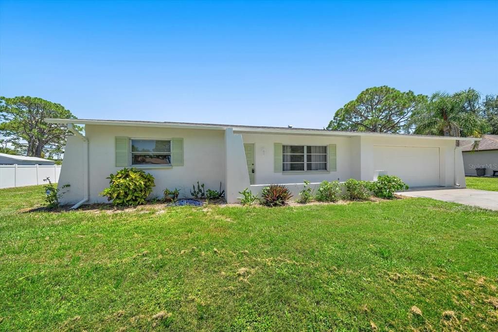 For Sale: $399,000 (3 beds, 2 baths, 1584 Square Feet)