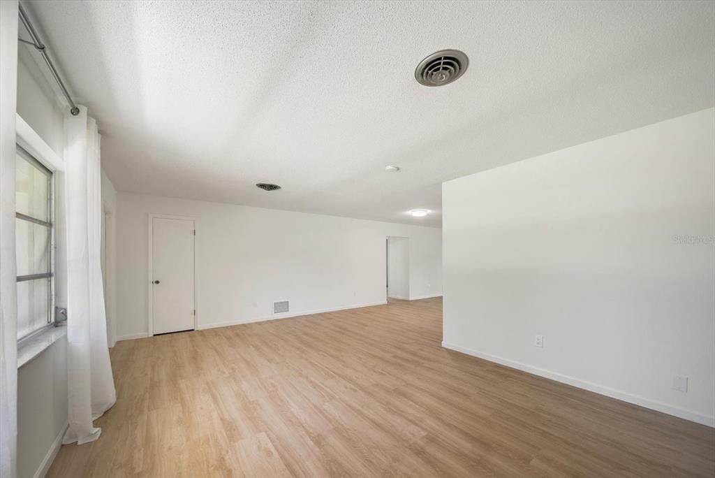 For Sale: $399,000 (3 beds, 2 baths, 1584 Square Feet)
