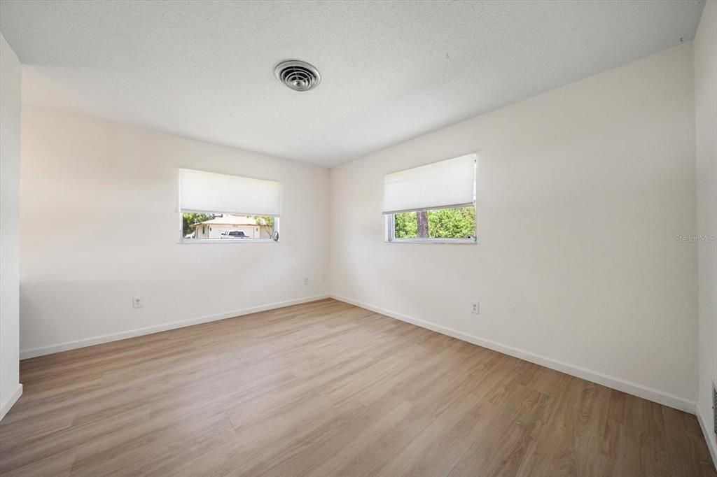 For Sale: $399,000 (3 beds, 2 baths, 1584 Square Feet)