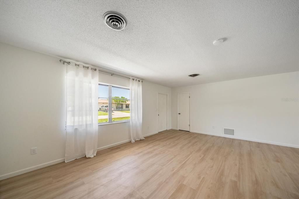For Sale: $399,000 (3 beds, 2 baths, 1584 Square Feet)