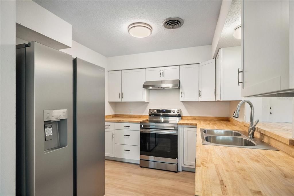 For Sale: $399,000 (3 beds, 2 baths, 1584 Square Feet)