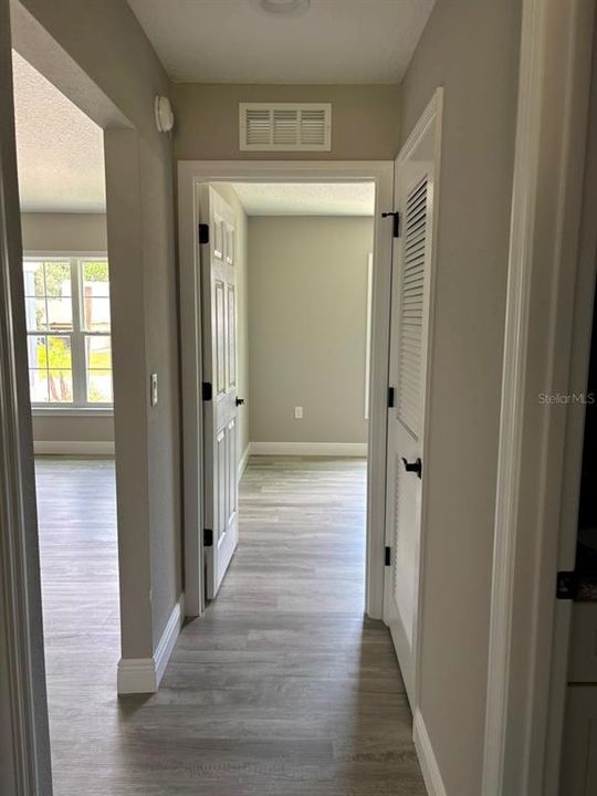 Active With Contract: $249,900 (3 beds, 2 baths, 1405 Square Feet)