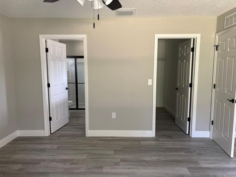 Active With Contract: $249,900 (3 beds, 2 baths, 1405 Square Feet)