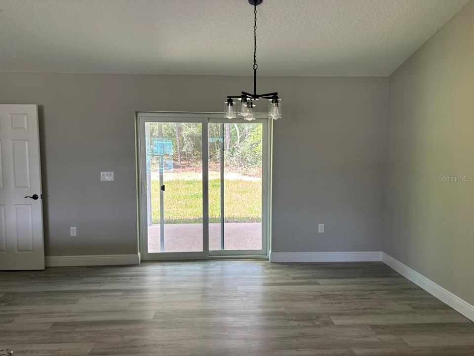 Active With Contract: $249,900 (3 beds, 2 baths, 1405 Square Feet)