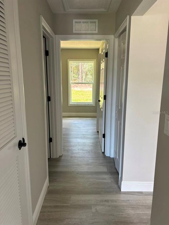 Active With Contract: $249,900 (3 beds, 2 baths, 1405 Square Feet)