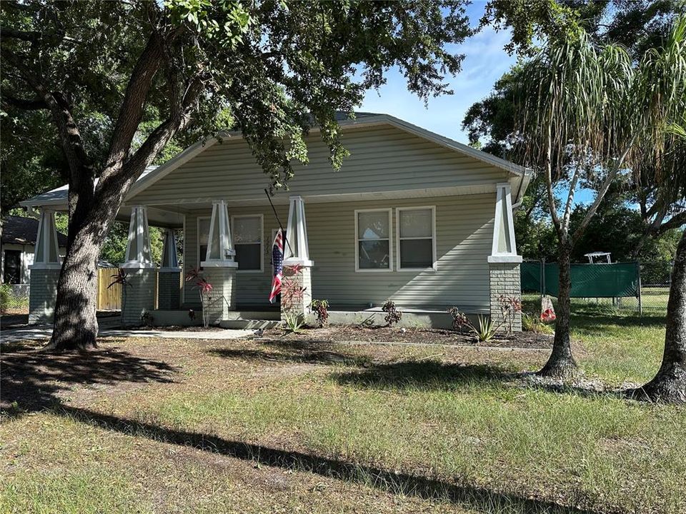 For Rent: $2,200 (3 beds, 2 baths, 1614 Square Feet)