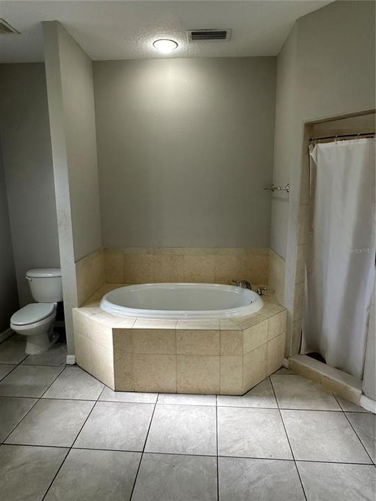 For Rent: $2,200 (3 beds, 2 baths, 1614 Square Feet)