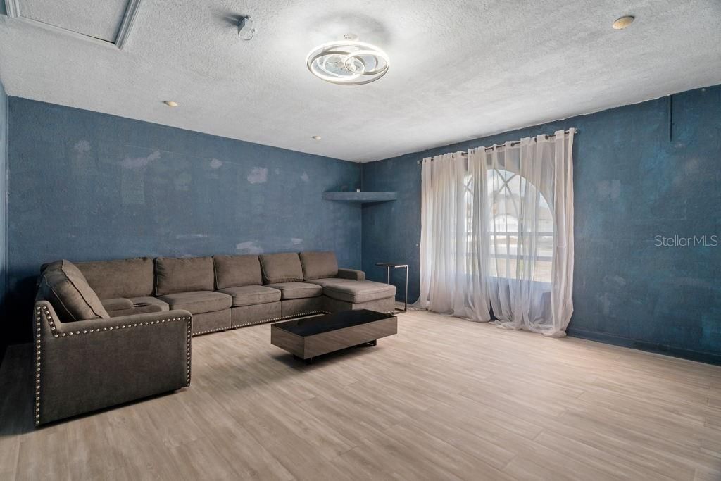 En Venta: $384,900 (3 camas, 2 baños, 2205 Pies cuadrados)