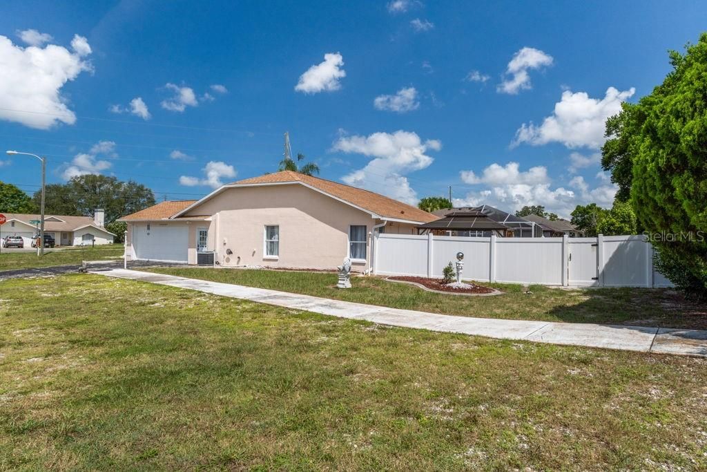 En Venta: $384,900 (3 camas, 2 baños, 2205 Pies cuadrados)