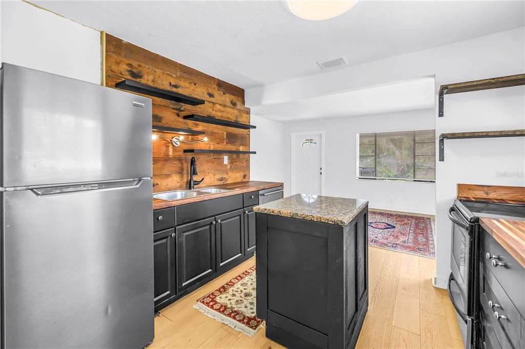 En Venta: $495,000 (3 camas, 3 baños, 1062 Pies cuadrados)
