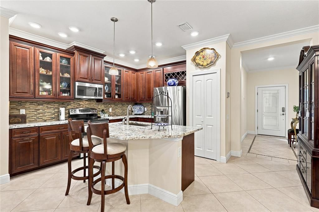 For Sale: $550,000 (2 beds, 2 baths, 1525 Square Feet)