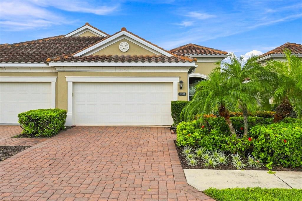 For Sale: $550,000 (2 beds, 2 baths, 1525 Square Feet)