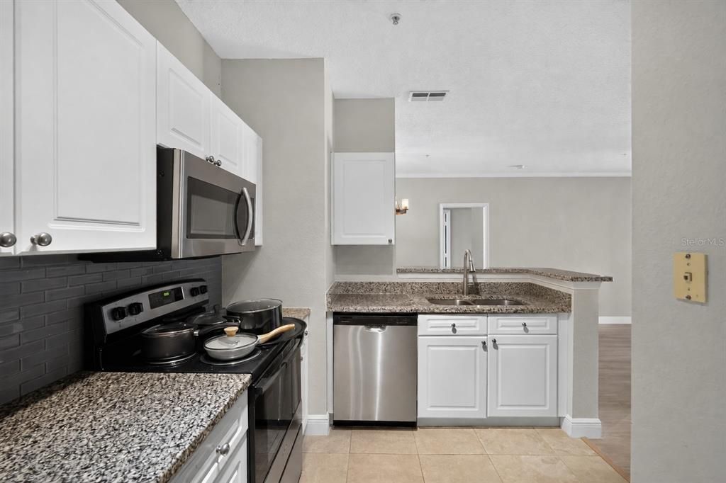 For Rent: $1,950 (2 beds, 2 baths, 1083 Square Feet)