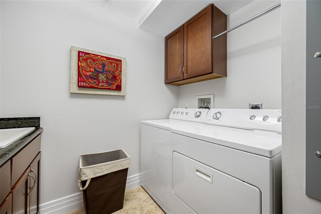 В аренду: $9,500 (3 спален, 2 ванн, 2355 Квадратных фут)