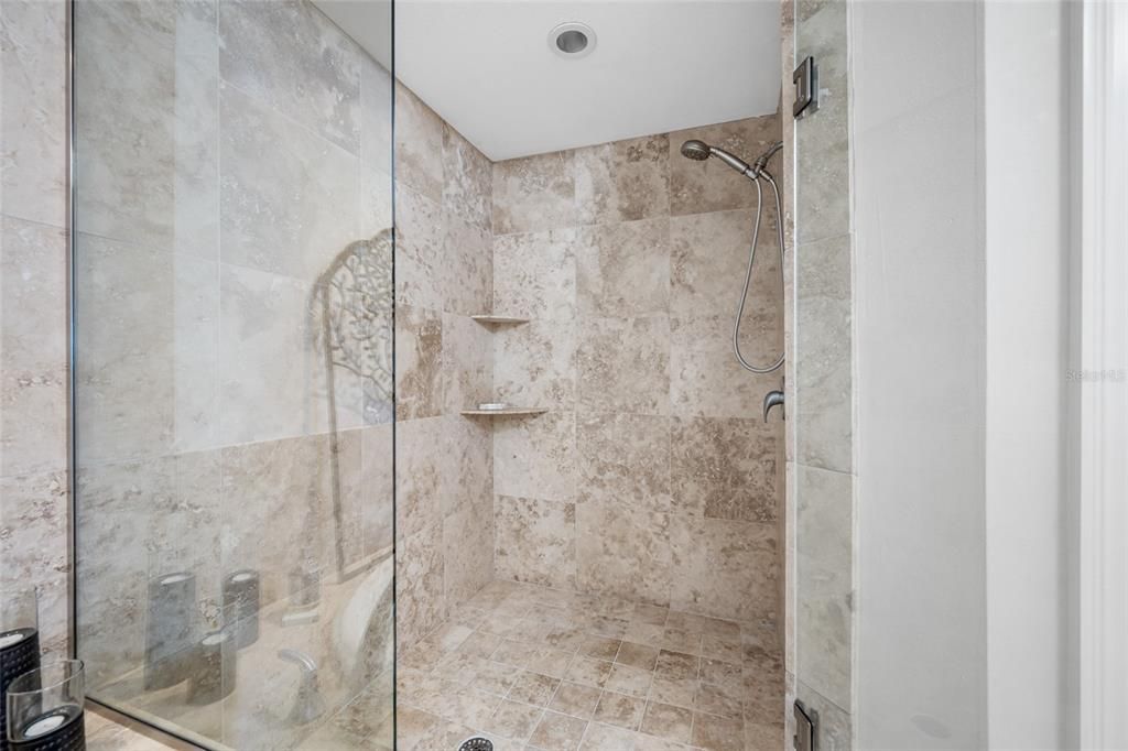 В аренду: $9,500 (3 спален, 2 ванн, 2355 Квадратных фут)