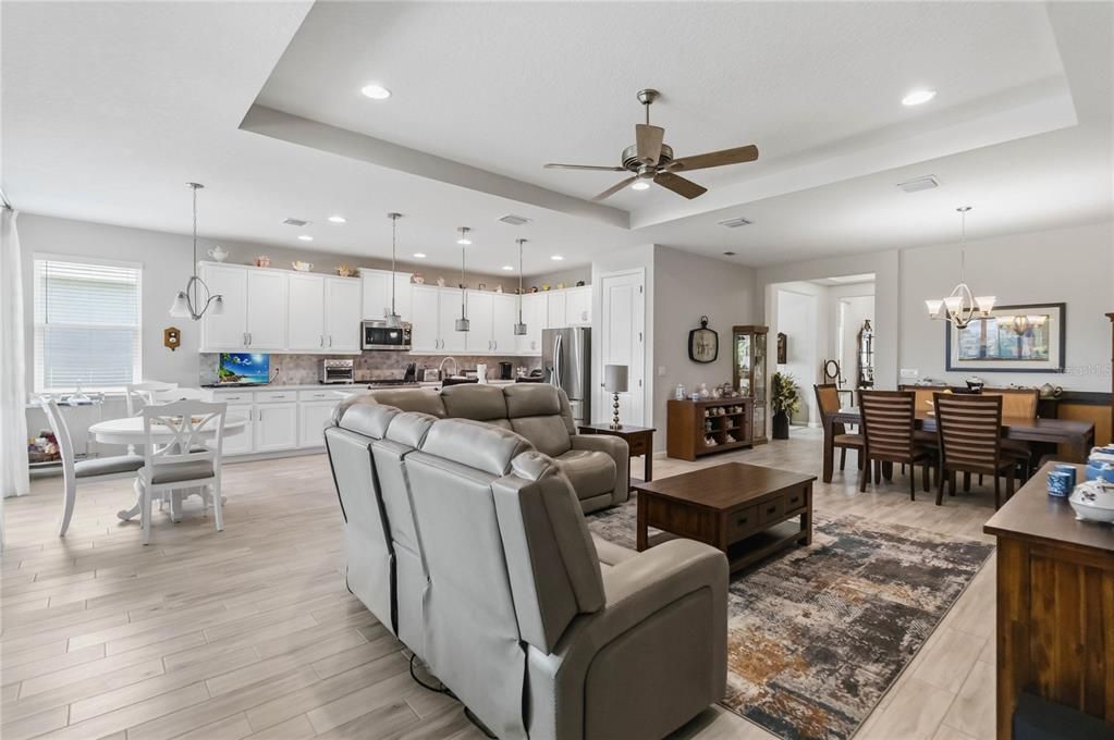 For Sale: $610,000 (3 beds, 3 baths, 2185 Square Feet)
