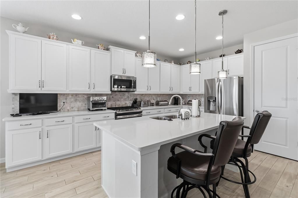 For Sale: $610,000 (3 beds, 3 baths, 2185 Square Feet)