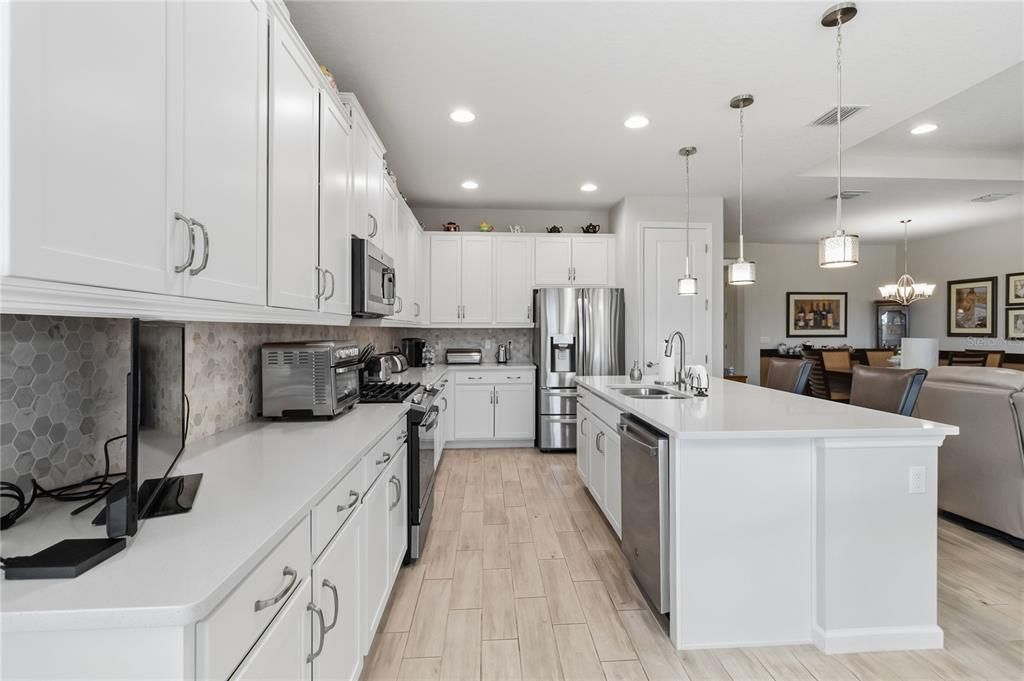 For Sale: $610,000 (3 beds, 3 baths, 2185 Square Feet)