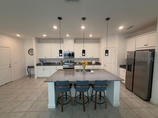 En Venta: $389,000 (4 camas, 2 baños, 2160 Pies cuadrados)