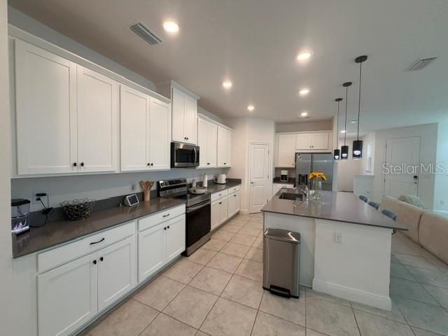 En Venta: $389,000 (4 camas, 2 baños, 2160 Pies cuadrados)
