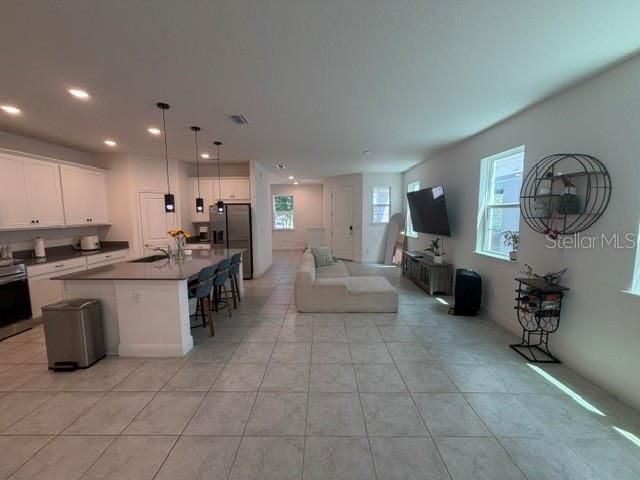 En Venta: $389,000 (4 camas, 2 baños, 2160 Pies cuadrados)