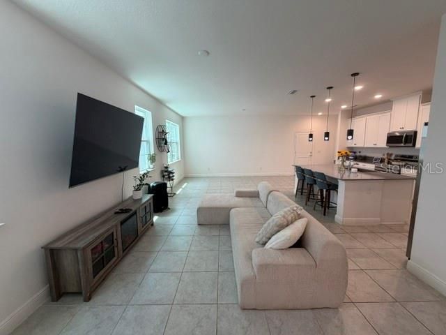 En Venta: $389,000 (4 camas, 2 baños, 2160 Pies cuadrados)