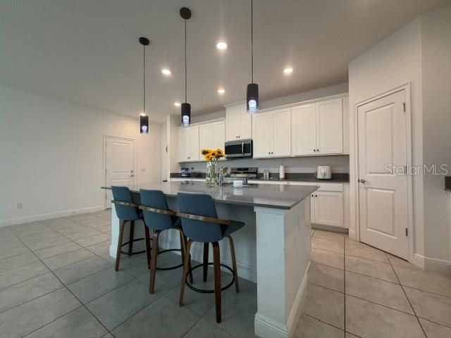 En Venta: $389,000 (4 camas, 2 baños, 2160 Pies cuadrados)