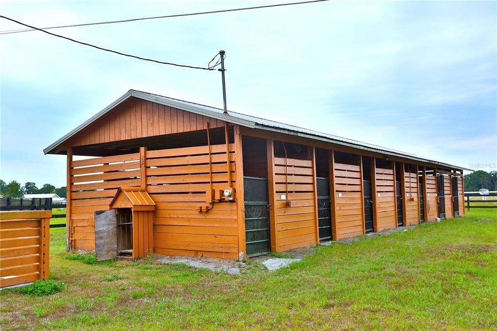 En Renta: $65,000 (3 camas, 2 baños, 2400 Pies cuadrados)