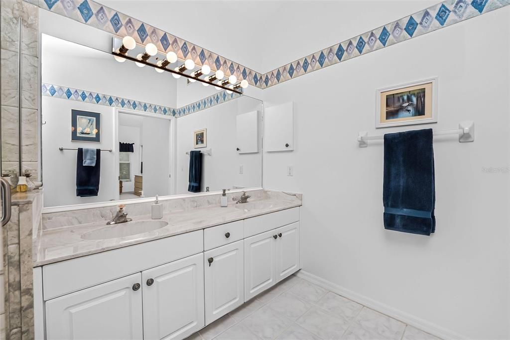 En Venta: $359,000 (2 camas, 2 baños, 1279 Pies cuadrados)