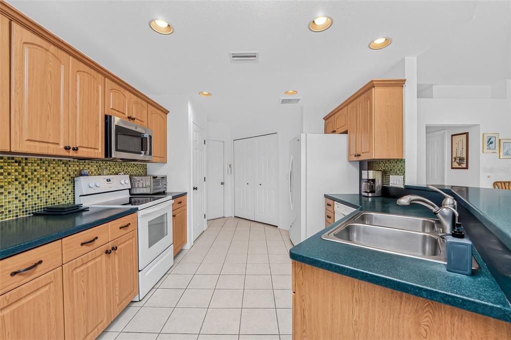 En Venta: $359,000 (2 camas, 2 baños, 1279 Pies cuadrados)