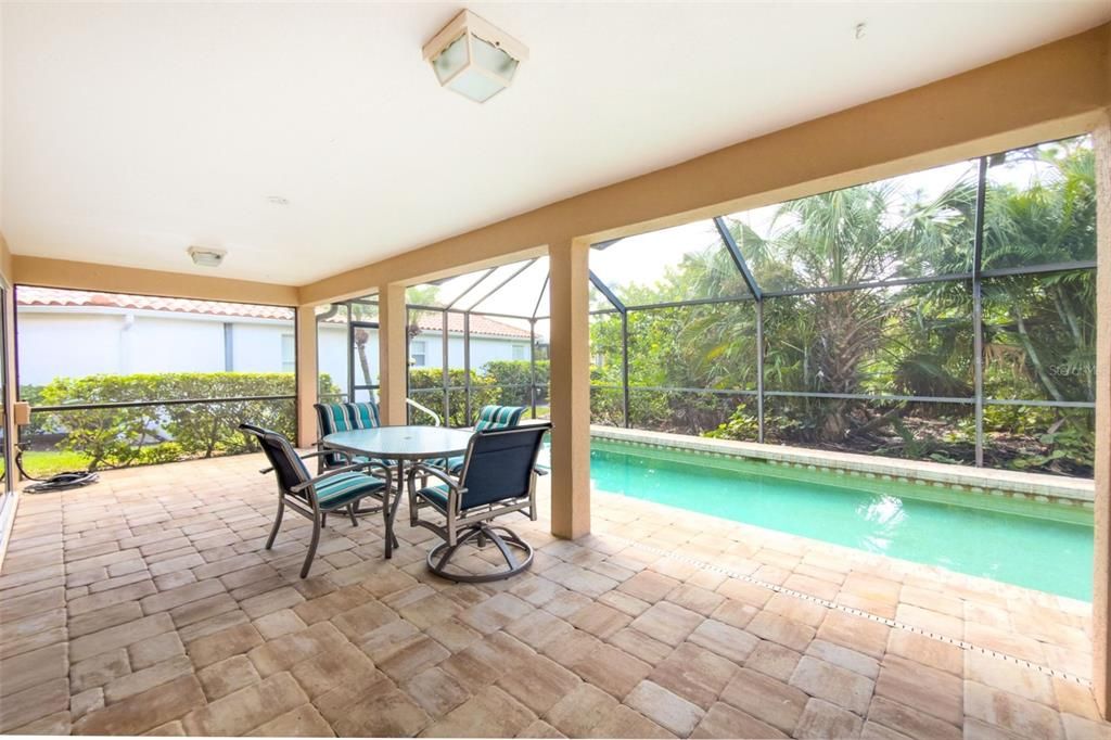 En Venta: $359,000 (2 camas, 2 baños, 1279 Pies cuadrados)