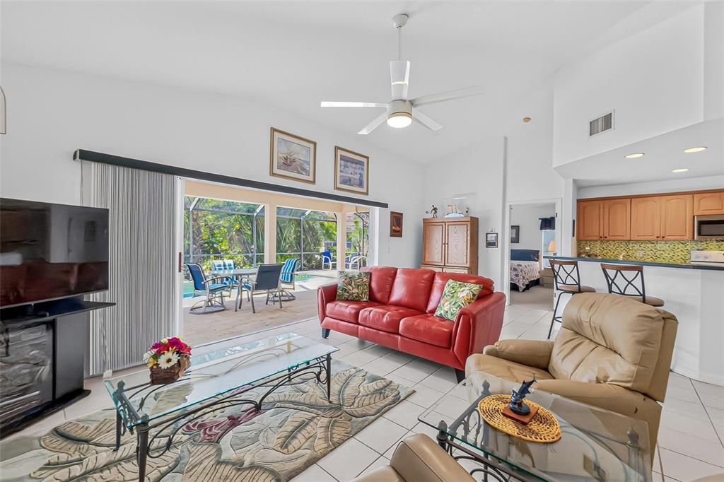 En Venta: $359,000 (2 camas, 2 baños, 1279 Pies cuadrados)