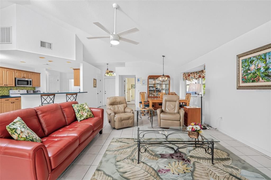 En Venta: $359,000 (2 camas, 2 baños, 1279 Pies cuadrados)
