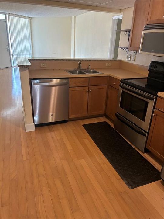 For Rent: $2,900 (2 beds, 2 baths, 1324 Square Feet)