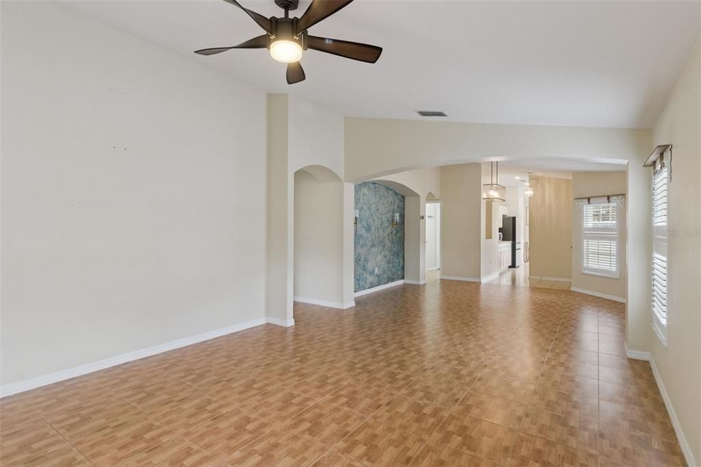 For Sale: $257,500 (2 beds, 2 baths, 1405 Square Feet)