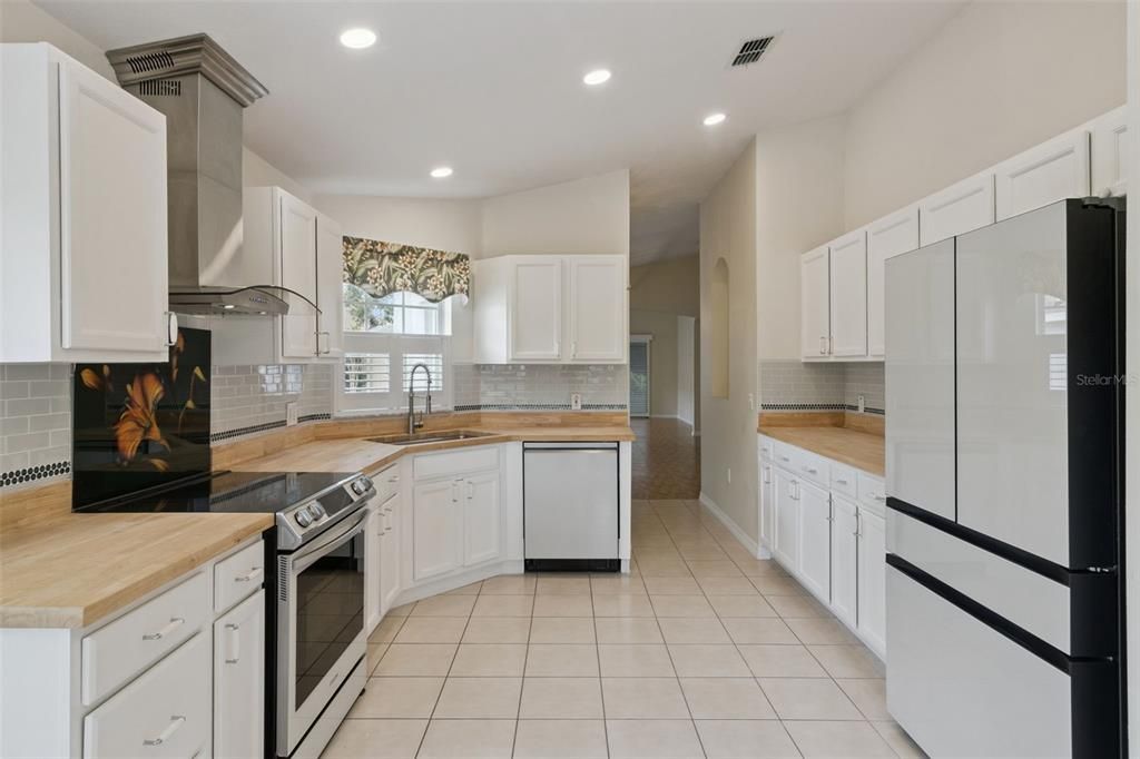 For Sale: $257,500 (2 beds, 2 baths, 1405 Square Feet)