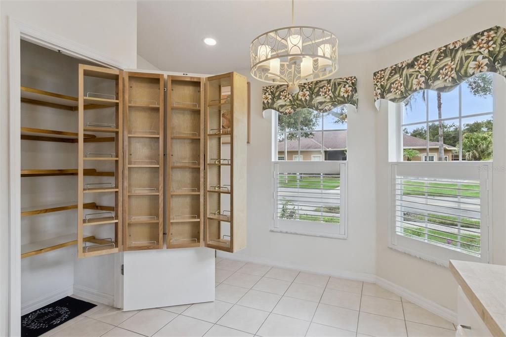 For Sale: $257,500 (2 beds, 2 baths, 1405 Square Feet)
