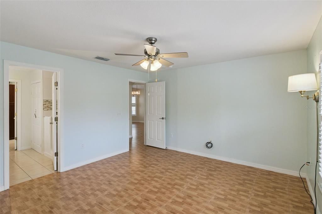 For Sale: $257,500 (2 beds, 2 baths, 1405 Square Feet)