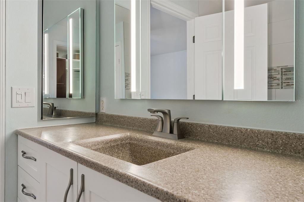 For Sale: $257,500 (2 beds, 2 baths, 1405 Square Feet)