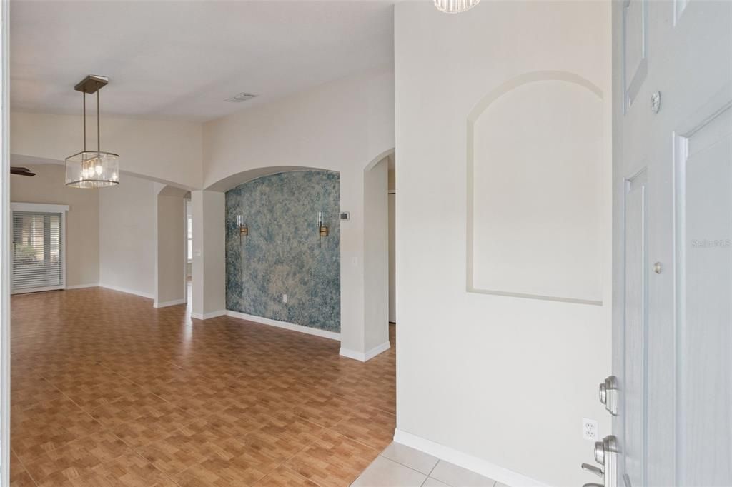 For Sale: $257,500 (2 beds, 2 baths, 1405 Square Feet)