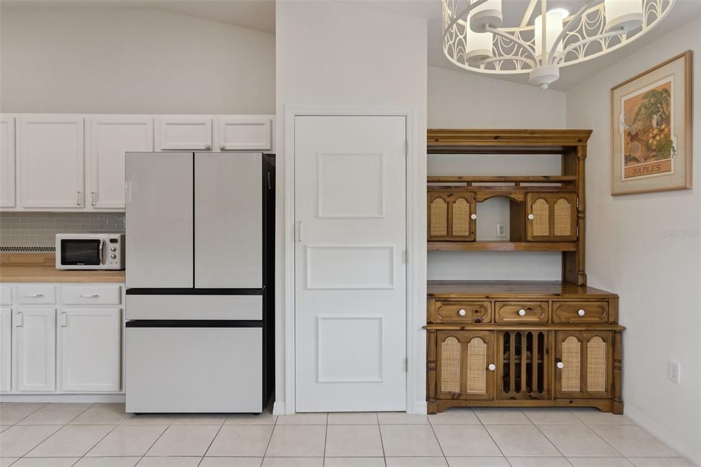 For Sale: $257,500 (2 beds, 2 baths, 1405 Square Feet)