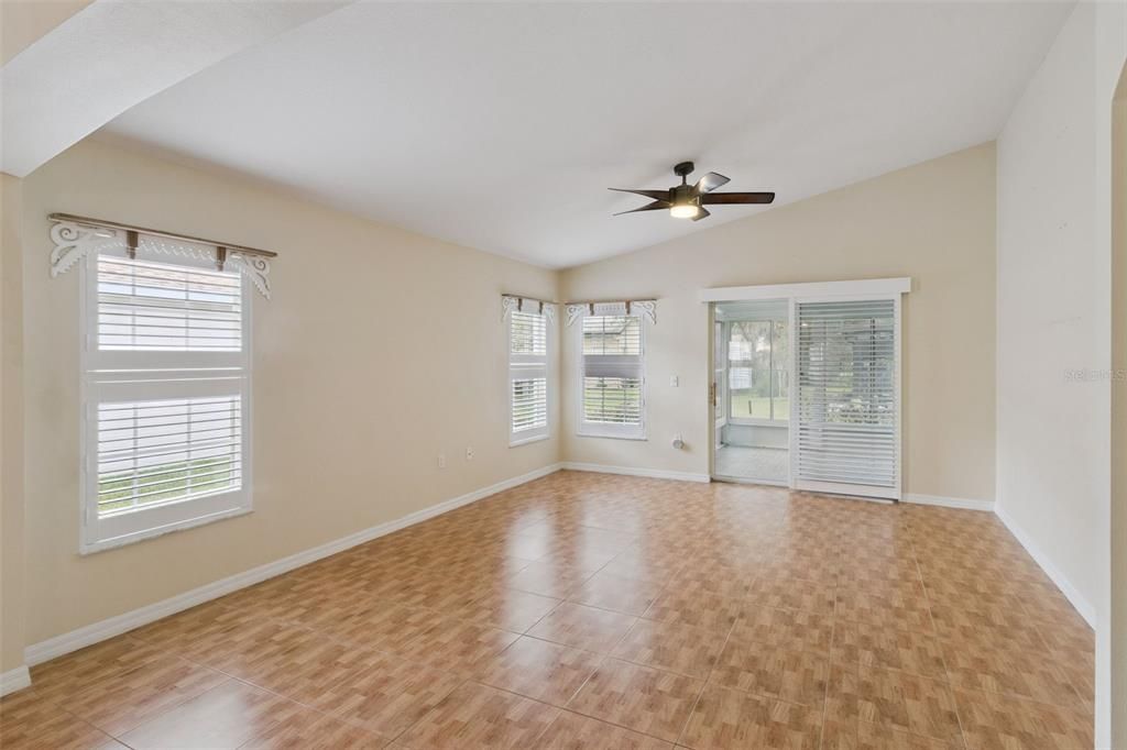 For Sale: $257,500 (2 beds, 2 baths, 1405 Square Feet)